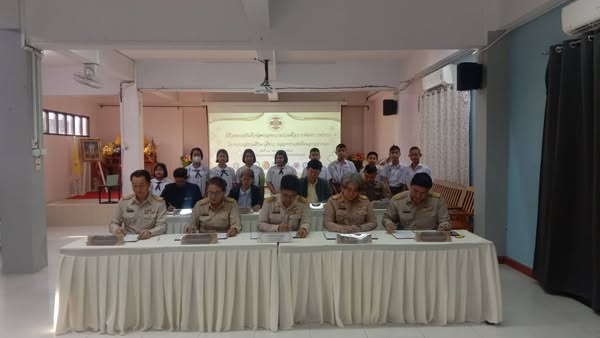 บันทึกข้อตกลงความร่วมมือ (MOU) โครงการสถานศึกษาสีขาว ปลอดยาเสพติดและอบายมุข ณ โรงเรียนบ้านสมอทอง