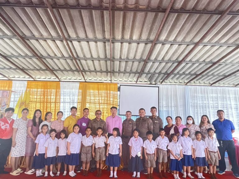 โครงการแก้ไขปัญหาในพื้นที่จังหวัดอุทัยธานี เพื่อทำให้ประชาชน มีความสุข ณ โรงเรียนอนุบาลห้วยคต