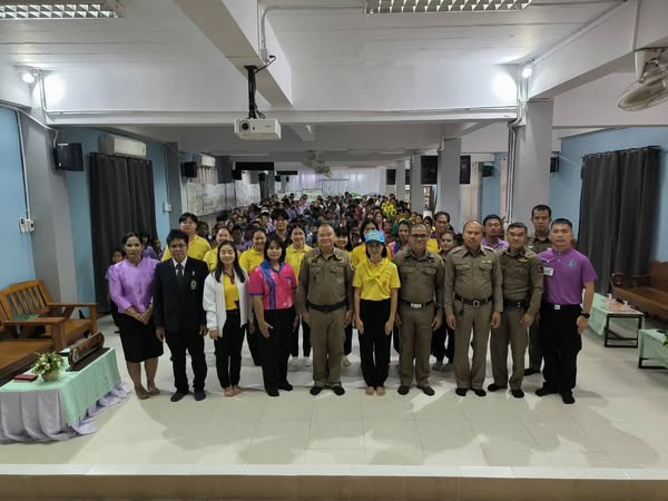 โครงการแก้ไขปัญหาพื้นที่ในจังหวัดอุทัยธานี เพื่อทำให้ประชาชนมีความสุข ณ โรงเรียน บ้านสมอทอง ช่วงเช้า