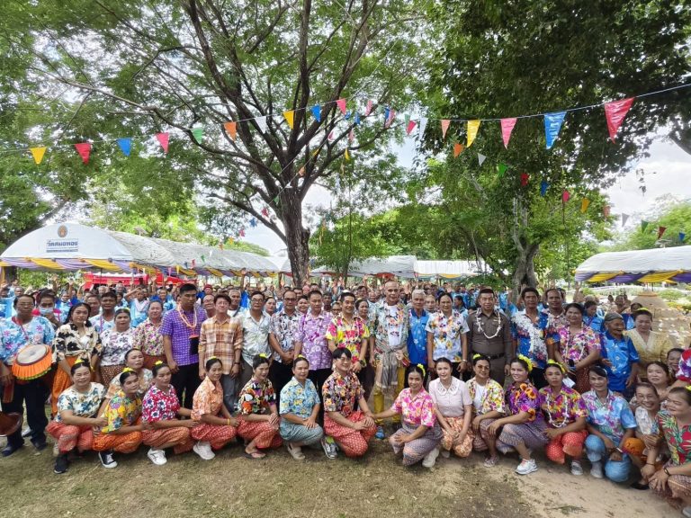 ผกก.สภ.ห้วยคต ร่วมพีธีงานสืบสานวัฒนธรรมประเพณีวันสงกรานต์ประจำปี 2568 และจัดการจราจร ดูแลความสงบเรียบร้อยภายในงาน ณ แหล่งท่องเที่ยวน้ำพุร้อนสมอทอง